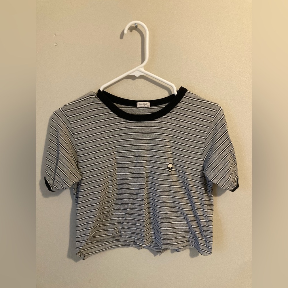 Brandy Melville Gray Alien Cropped Tee